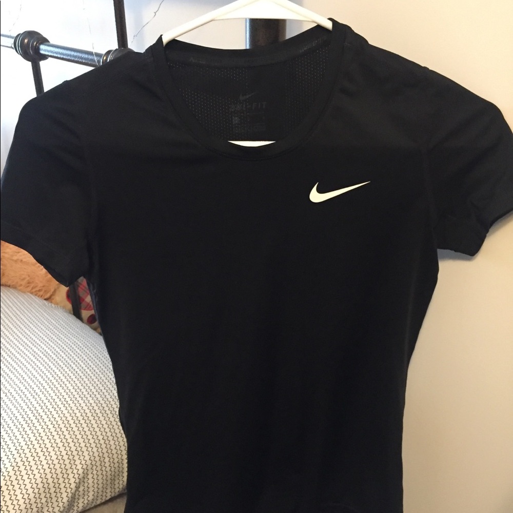 Black nike dry fit T-shirt